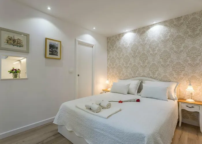 Center Apartment Split